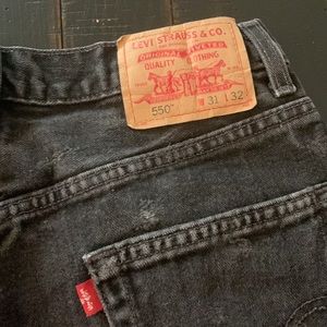 Men’s Distressed Black Levi 550s - 31x32
